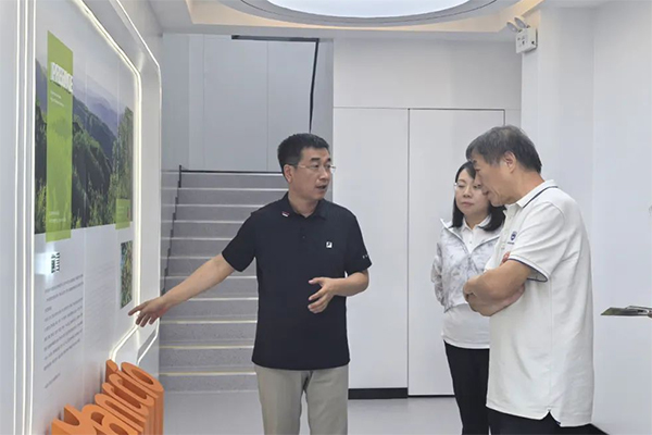 国务院参事何秀荣一行调研曼乔红枣科技园，点赞“三产融合＂创新标杆